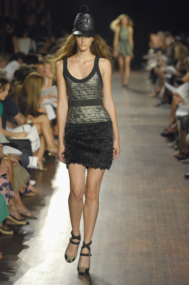 desfiles-proenzaschouler-nyverao2008rtw-126