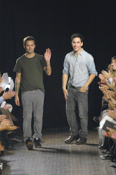 desfiles-proenzaschouler-nyverao2008rtw-132