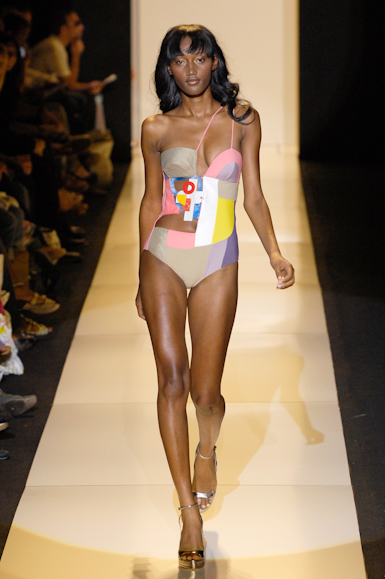 desfiles-rosacha-nyverao2008rtw-116