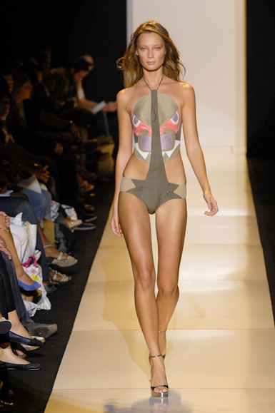 desfiles-rosacha-nyverao2008rtw-124