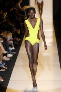 desfiles-rosacha-nyverao2008rtw-144