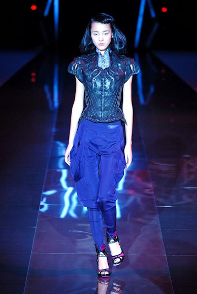 desfiles-amcqueen-paris-verao2008rtw-127