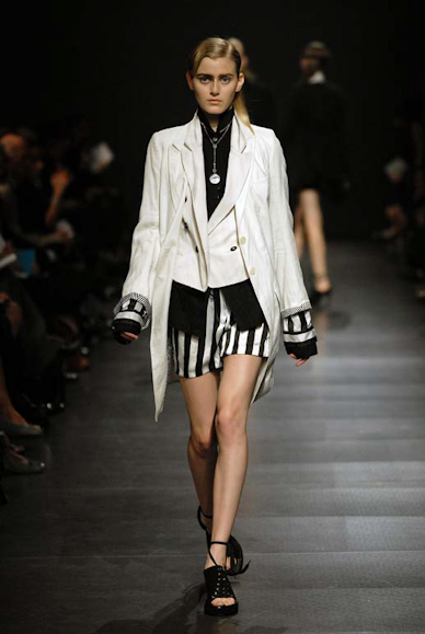 desfiles-anndemeulemeester-paris-verao2008rtw-101