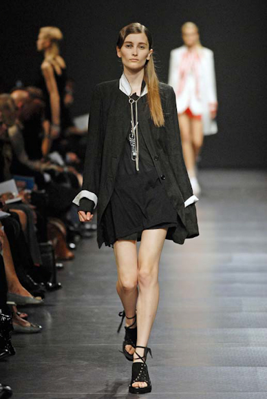 desfiles-anndemeulemeester-paris-verao2008rtw-107