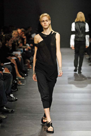 desfiles-anndemeulemeester-paris-verao2008rtw-109