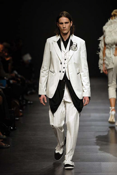 desfiles-anndemeulemeester-paris-verao2008rtw-116