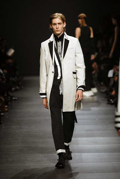 desfiles-anndemeulemeester-paris-verao2008rtw-119