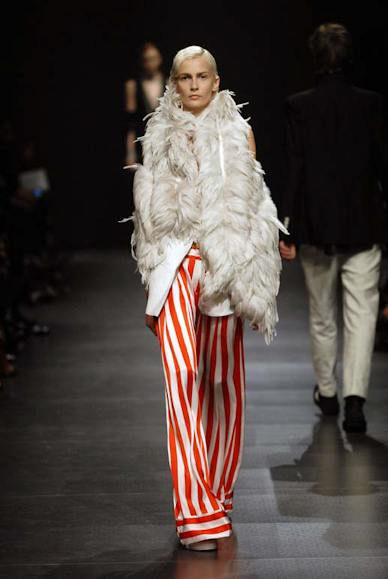 desfiles-anndemeulemeester-paris-verao2008rtw-120