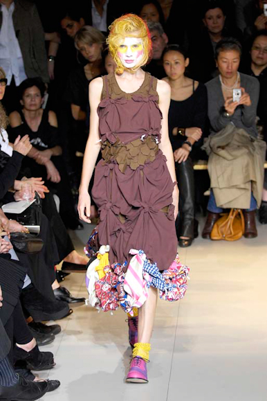 desfiles-commedesgarcons-paris-verao2008rtw-117