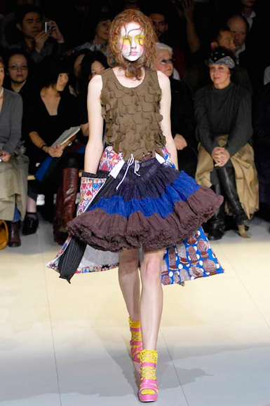 desfiles-commedesgarcons-paris-verao2008rtw-135