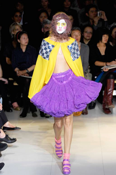 desfiles-commedesgarcons-paris-verao2008rtw-137
