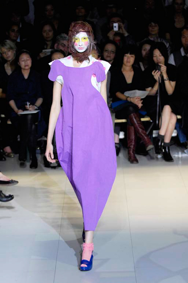 desfiles-commedesgarcons-paris-verao2008rtw-142