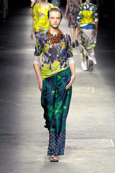 desfiles-driesvannoten-paris-verao2008rtw-110