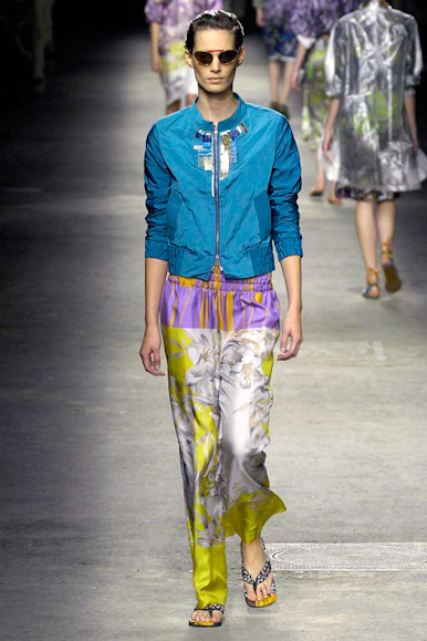 desfiles-driesvannoten-paris-verao2008rtw-134