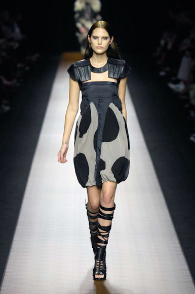 desfiles-givenchy-paris-verao2008rtw-102