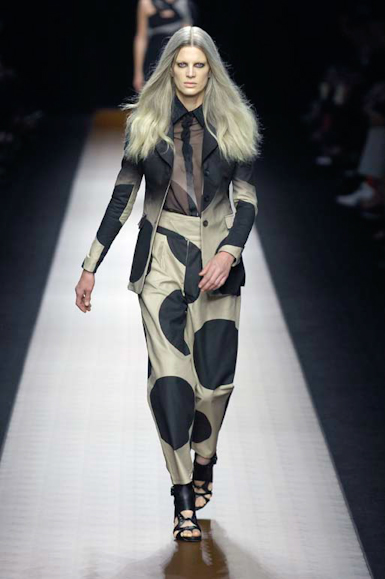 desfiles-givenchy-paris-verao2008rtw-103