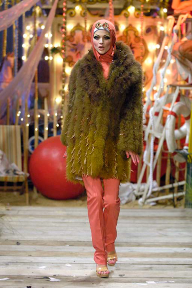 desfiles-johngalliano-paris-verao2008rtw-115