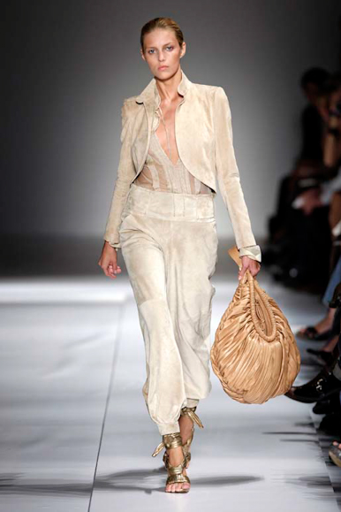 desfiles-loewe-paris-verao2008rtw-101