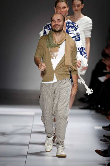 desfiles-loewe-paris-verao2008rtw-135