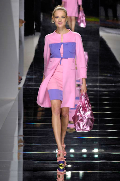desfiles-valentino-paris-verao2008rtw-100