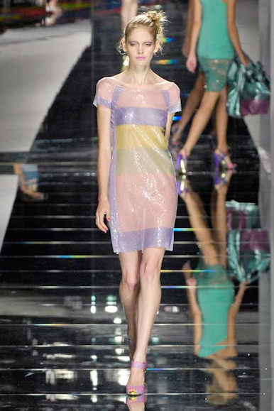 desfiles-valentino-paris-verao2008rtw-117