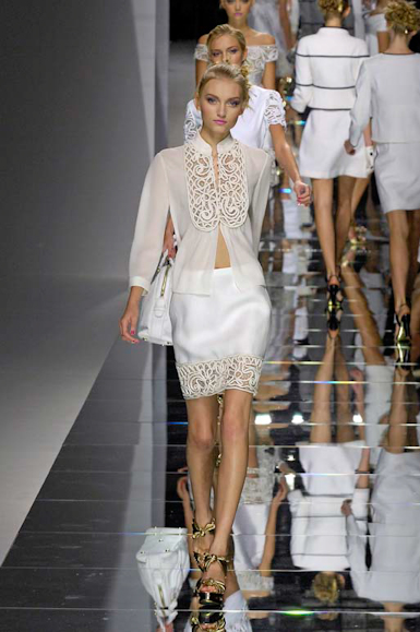 desfiles-valentino-paris-verao2008rtw-141