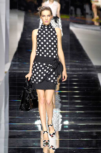 desfiles-valentino-paris-verao2008rtw-149