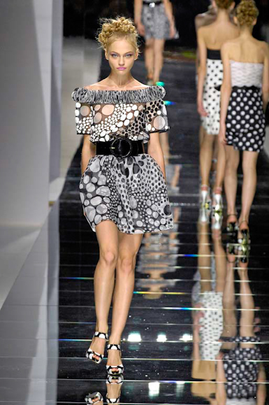 desfiles-valentino-paris-verao2008rtw-155