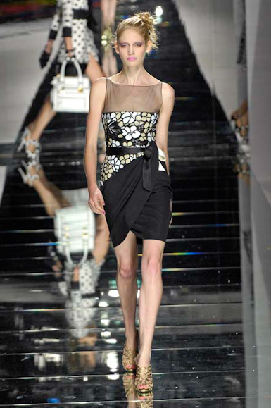 desfiles-valentino-paris-verao2008rtw-158