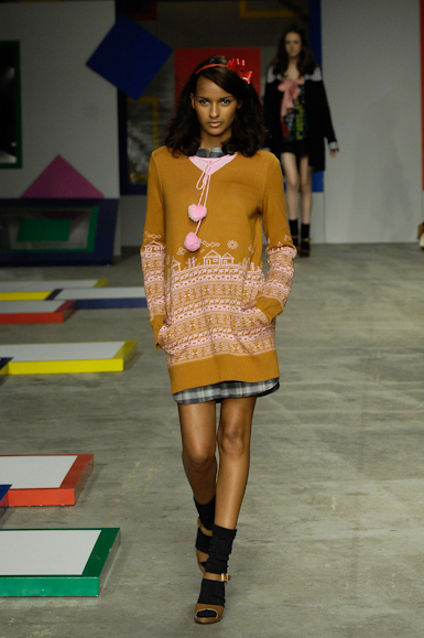 desfiles-teca-rioinverno2008rtw-116
