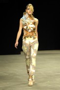 desfiles-melkzda-rioinverno2008rtw-109
