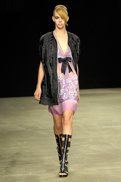 desfiles-melkzda-rioinverno2008rtw-115