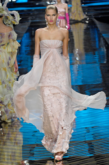 desfiles-valentino-parisverao2008hc-155