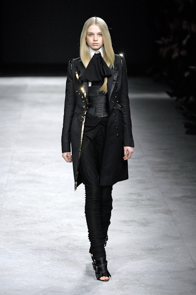 desfiles-givenchy-parisverao2008hc-111
