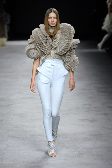 desfiles-givenchy-parisverao2008hc-125