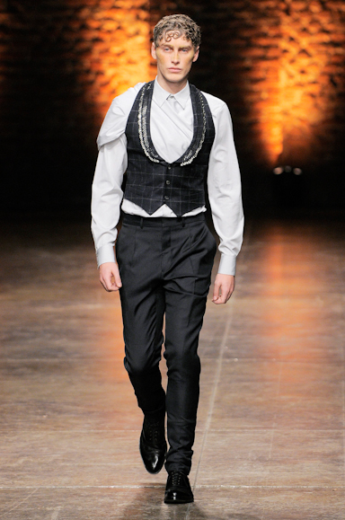 desfiles-amcqueen-milaoinverno2008men-104