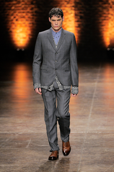 desfiles-amcqueen-milaoinverno2008men-105
