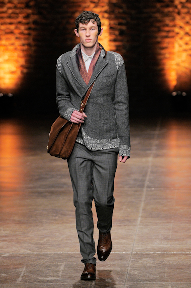 desfiles-amcqueen-milaoinverno2008men-106