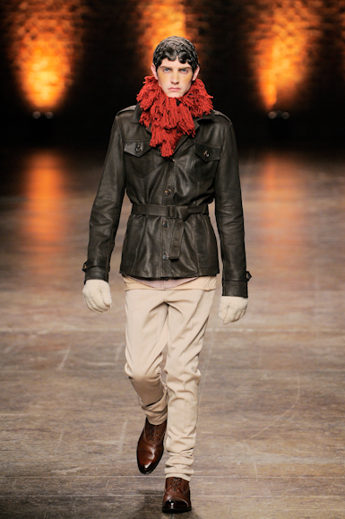 desfiles-amcqueen-milaoinverno2008men-117