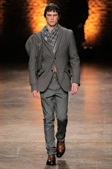 desfiles-amcqueen-milaoinverno2008men-118