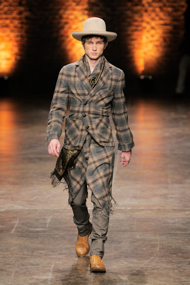 desfiles-amcqueen-milaoinverno2008men-119
