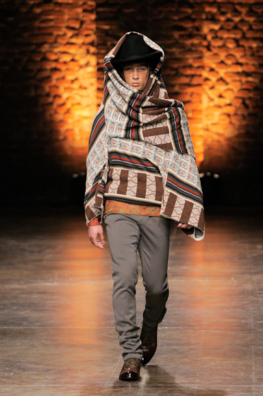 desfiles-amcqueen-milaoinverno2008men-129