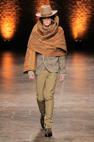 desfiles-amcqueen-milaoinverno2008men-133