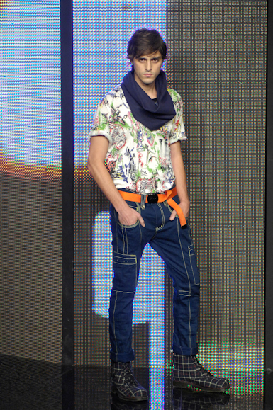 desfiles-colcci-rioinverno2008rtw-102