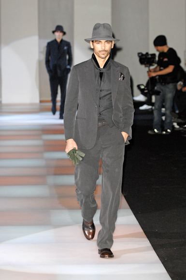 desfiles-armani-milaoinverno2008men-143