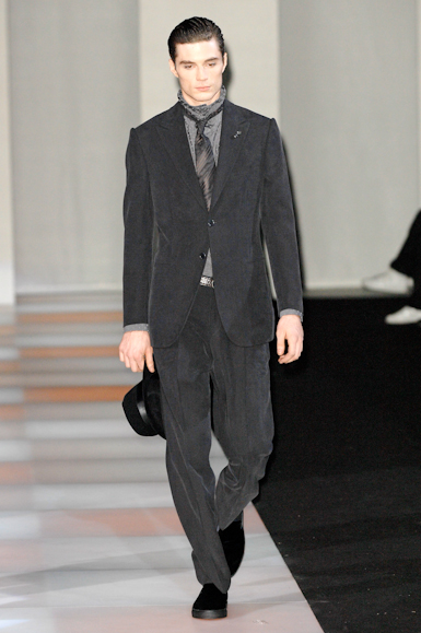 desfiles-armani-milaoinverno2008men-148