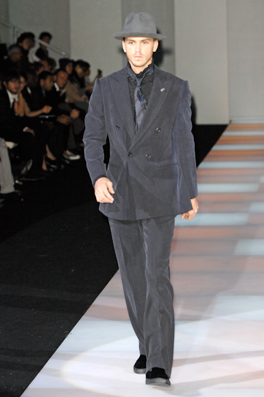 desfiles-armani-milaoinverno2008men-149