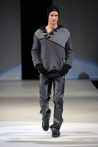 desfiles-emporioarmani-milaoinverno2008men-135