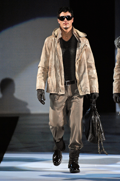 desfiles-emporioarmani-milaoinverno2008men-146