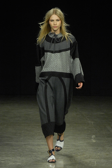 desfiles-amapo-saopauloinverno2008rtw-100